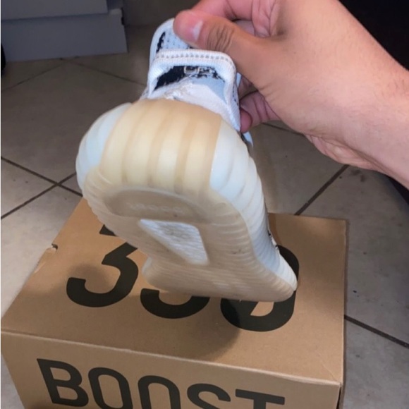 Zebra Yeezy 350’s - Picture 4 of 4